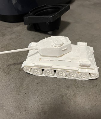 IMG_3421.jpeg (464.29 KiB) 24314 keer bekeken Een Russische tank (geprint als bouwpakket)